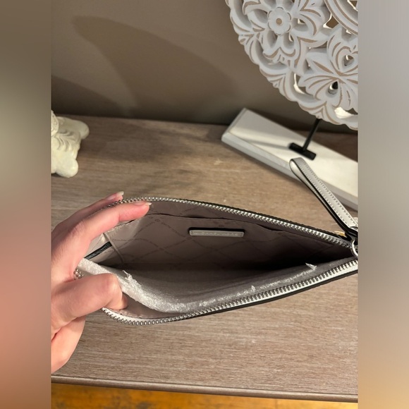 NWT Michael Kors Jet Set Wristlet - Picture 4 of 6